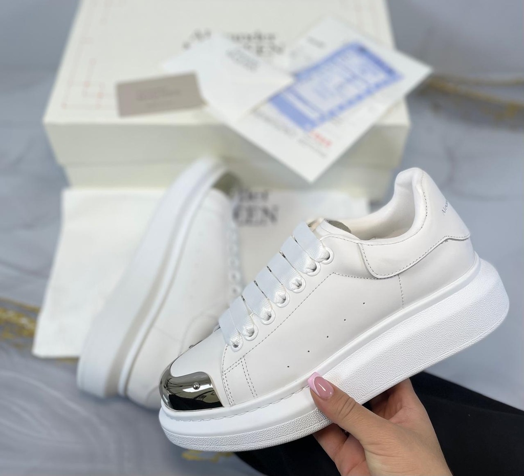 Alexander Mcqueen Blanca Punta Plateada 