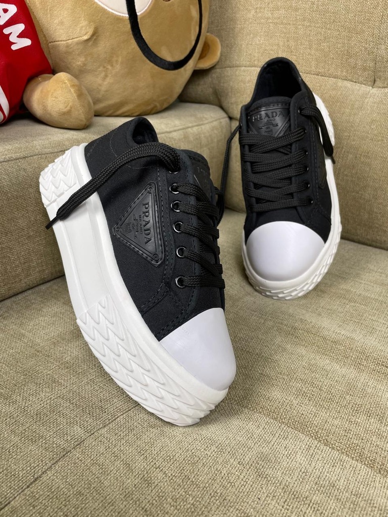 Prada Plataforma Negro