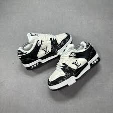 Louis Vuitton Trainer Logo