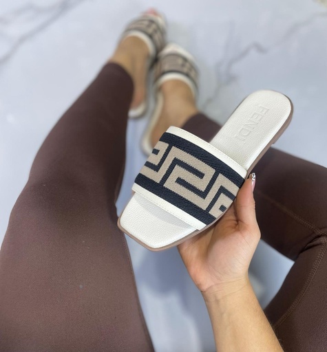 Sandalia Fendi Beige 